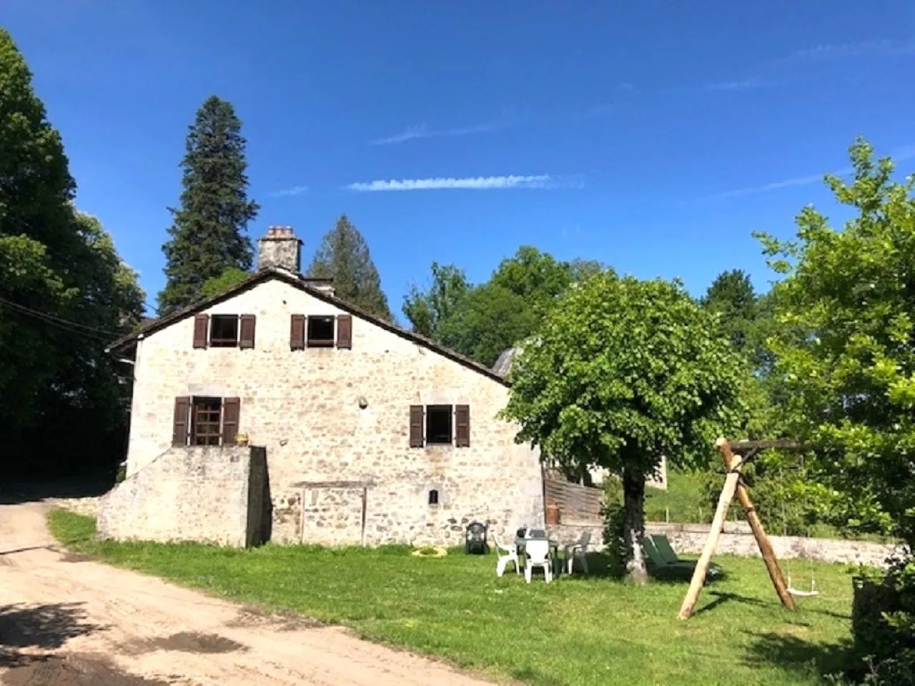 Gite en pierres du pays avec Pêche étang
